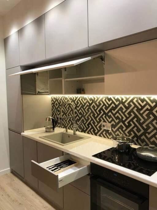 Апартаменты MODERN LUXURY Apartment in the heart of Kiev Киев-32